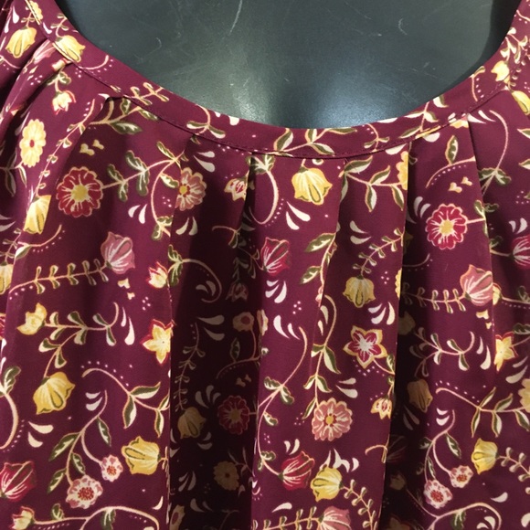 Woman’s floral top. Burgundy color,       Size X Large - Picture 2 of 6